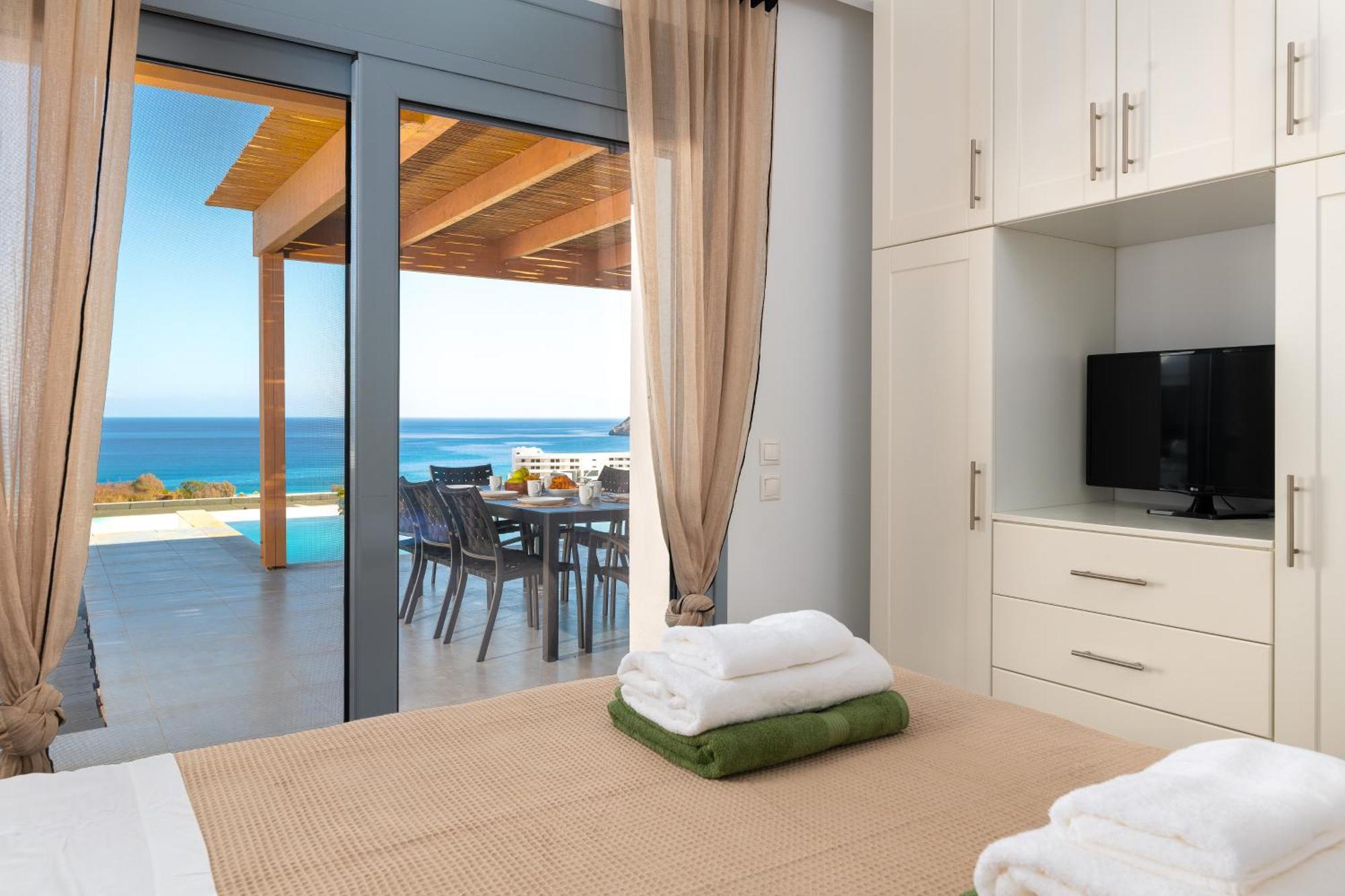 Villa Rocabella With Heated Pool & Jacuzzi In Lindos *